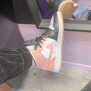 Air jordan pink color white black